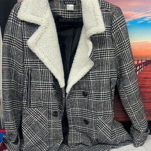 VENUS Monochrome Plaid Coat with Sherpa Trim